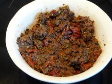 TAPENADE D’OLIVES, TOMATES SECHEES & PIQUILLOS