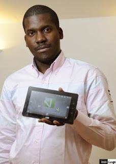l'inventeur de la VMK, Verone Mankou au Sénégal pour presenter sa tablette