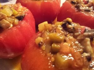 Tomates farcies aux courgettes et champignons