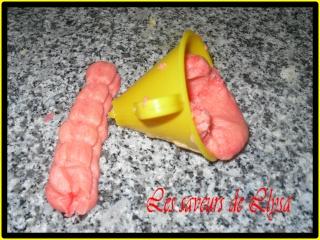 Halwat elambout ou biscuits à l'entonnoir