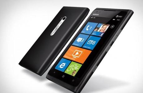Lumia 900 : Stephen Elop répond à un utilisateur mécontent
