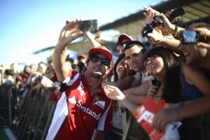 Alonso en foot et en F1