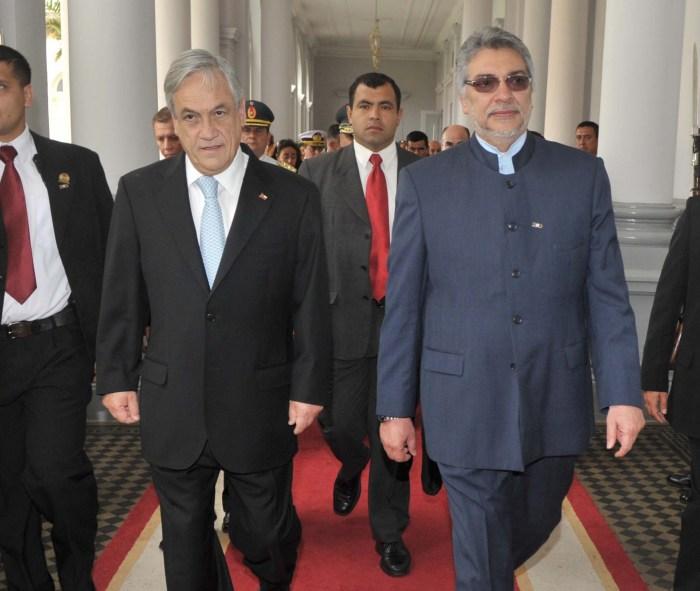 Les présidents Sebastián Piñera (Chili) et Fernando Lugo (Paraguay) à l'automne 2011 :(photo licence Creative commons pour Flickr Fernando Lugo Mendez)