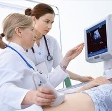 ÉCHOGRAPHIES COMMERCIALES: 20 mn d’ultrasons sur le cerveau et les organes génitaux du fœtus  – HAS