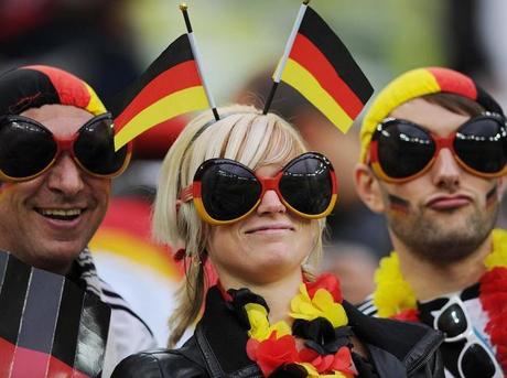 Supportrice allemande full diapos large Euro de football 2012 | Au delà des matchs #5 : Supporters de l’Euro