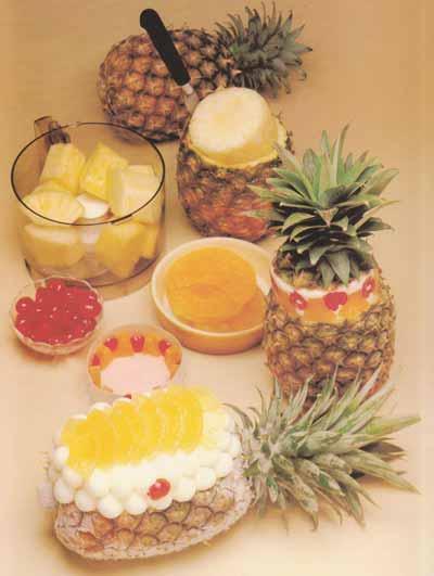Sorbet à l’ananas dans le fruit