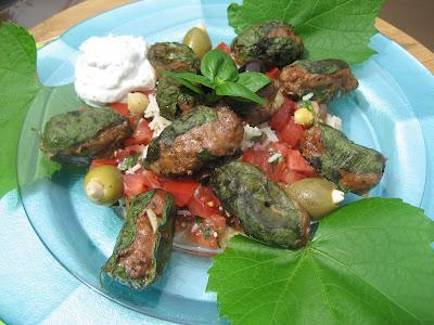 Kebabs de boeuf et d’agneau hachés au basilic et trempette tzaziki Kebabs de boeuf et d’agneau hachés au basilic et trempette tzaziki