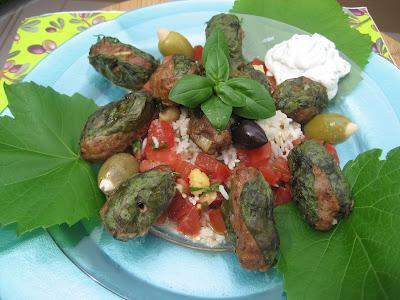 Kebabs de boeuf et d’agneau hachés au basilic et trempette tzaziki