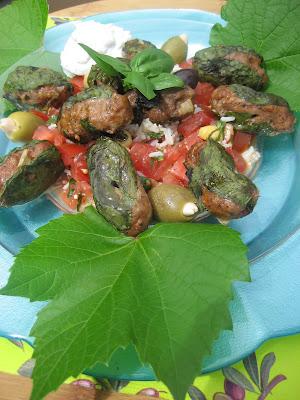 Kebabs de boeuf et d’agneau hachés au basilic et trempette tzaziki