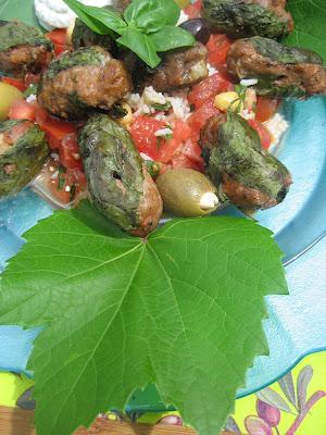 Kebabs de boeuf et d’agneau hachés au basilic et trempette tzaziki