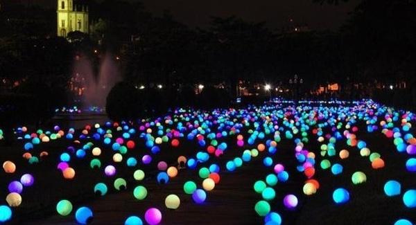 put glow sticks in a balloon and put them all over your yard......@Robyn Breshears lets do it for the fourth party