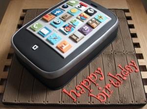 iphone birthday 520x390 300x224 L iPhone fête ses 5 ans et ses 150 milliards de dollars de revenus ! 