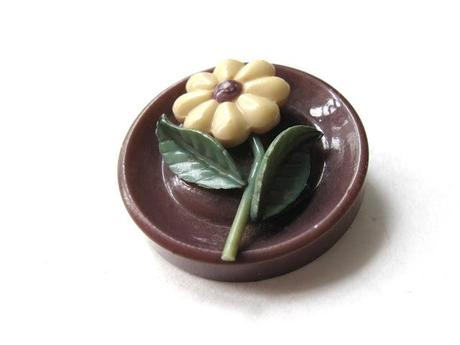 Nouveaux boutons vintages dans la boutique de fournitures