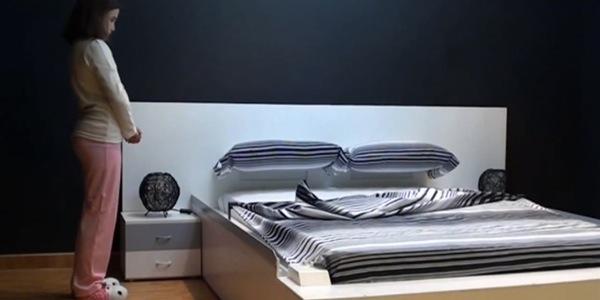 Un lit qui se refait tout seul ?