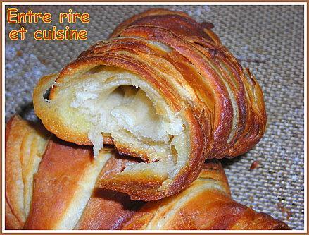 Croissants au lait ribot...sans tourage et bluffants de croustillant Croissants-au-lait-ribot-003.JPG