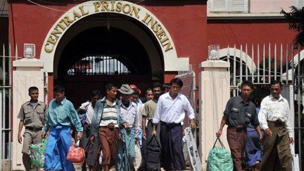 Après la tournée européenne d'Aung San Suu Kyi, nouvelle libération de prisonniers d'opinion en Birmanie
