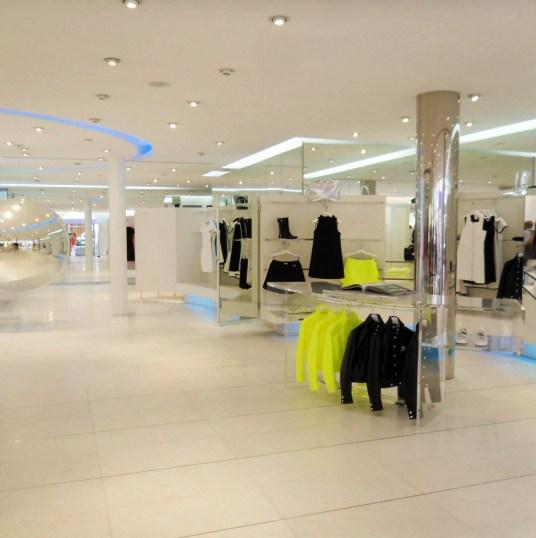 Mon Sac de Fille au Bar à Chignon chez Courrèges