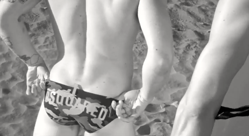 BEAU comme Matt Rodwell à la plage