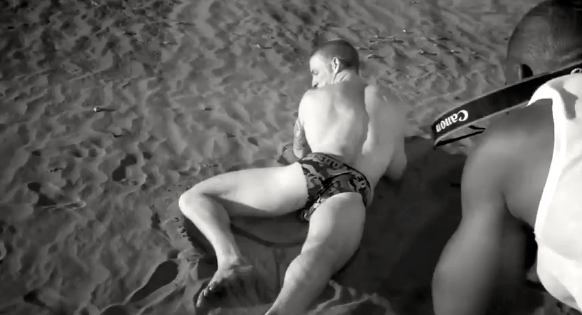 BEAU comme Matt Rodwell à la plage