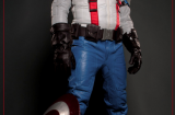 Une combinaison de moto officielle Captain America