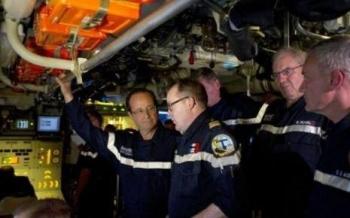 7750384495_francois-hollande-a-bord-du-sous-marin-nucleaire-le-terrible-le-4-juillet.jpeg