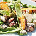 Salade sucrée-salée : figue, pêche, parmesan, chèvre