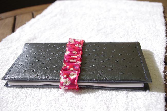 Porte chéquier autruche et Liberty mitsi