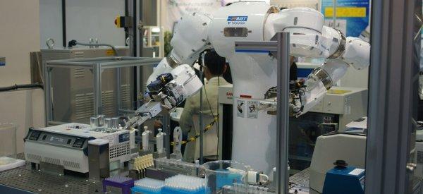 Mahoro : un robot de laboratoire doté de sept articulations
