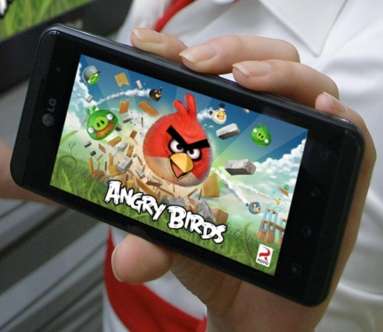 Utilisateurs de smartphones fortunés aiment Angry Birds et Facebook