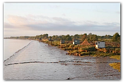 Balades insolites: nous, vous, îles...