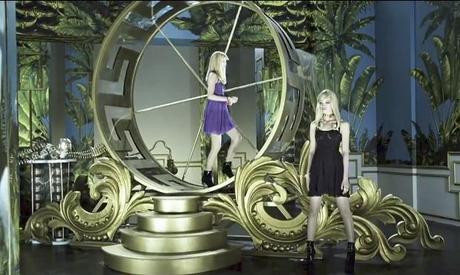 Versace x HM TV Ad Making of 620x371 Les vidéos cultes des collaborations H&M