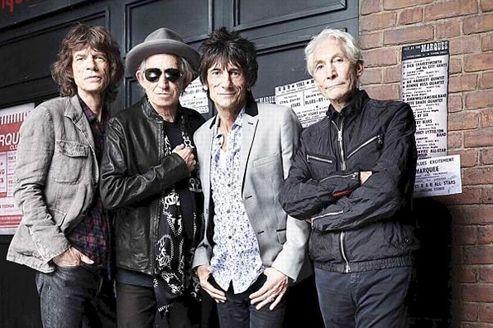 Mick Jagger, Keith Richards, Ronnie Wood and Charlie Watts le 11 juillet 2012 devant <i alt=