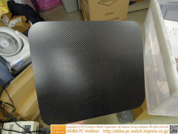 Un tapis de souris hors normes en fibre de carbone