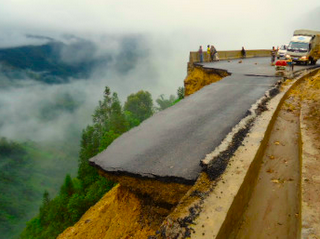 Le 2 juillet au matin, sur une nouvelle route de la provi...