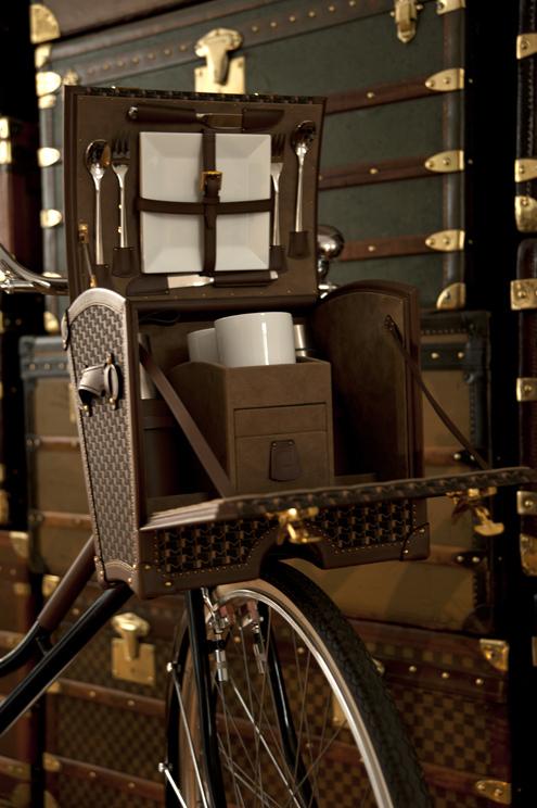 Moynat présente la Malle Bicyclette