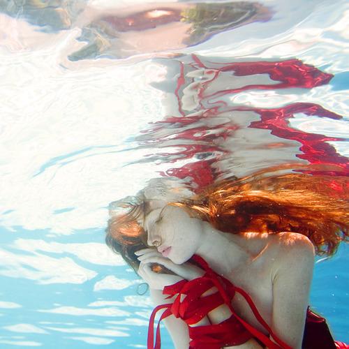 Elena Kalis, de la série Underwater Rhianne.