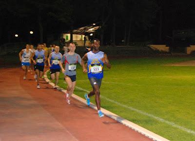 En attendant les résultats officiels du 5000 m à Saint-Maur (11 juillet 2012)...Ronald Tintin vs the Stadium !!!