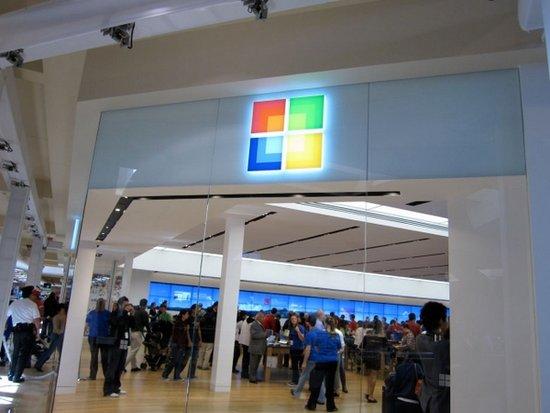 Microsoft : Une quarantaine de boutiques en 2013