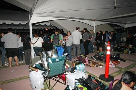 Cast surprises Twilight fans at Comic Con ! http://i.imgbox.com/acvHD6z7.jpg