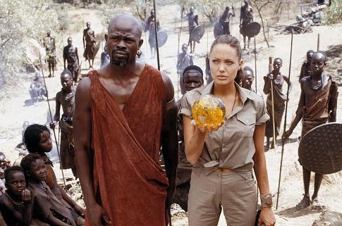 Angelina Jolie et Djimon Hounsou dans Lara Croft Tomb Raider : le berceau de la vie