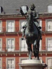 2011-08-Madrid-PlazaMayor-StatuePhilippeIII-1