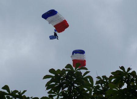 Parachutiste défilé 14 juillet lutetiablog lutetia blog