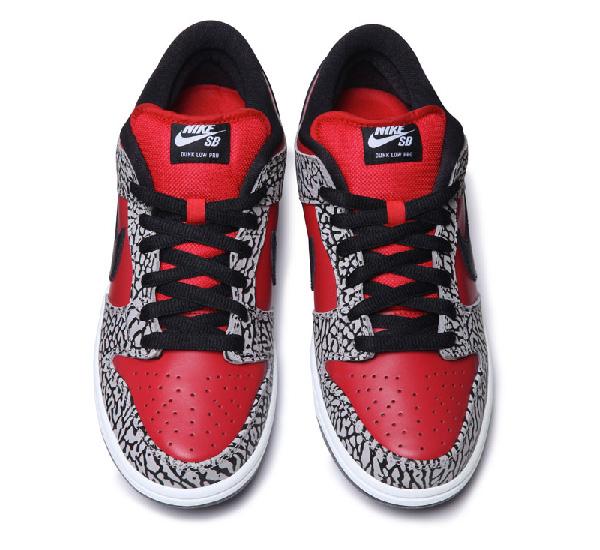 SUPREME – NIKE SB DUNK LOW 2012