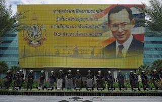 Thaïlande: la Cour constitutionnelle donne son feu vert au projet de réforme de la constitution