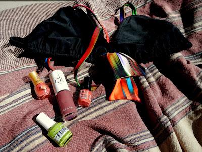 ET HOP, J'ASSORTIS MES ONGLES A MON BIKINI ITSYKINI !