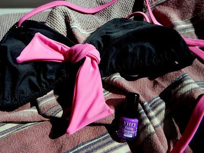 ET HOP, J'ASSORTIS MES ONGLES A MON BIKINI ITSYKINI !