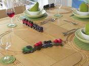 table avec circuit petits trains intégré
