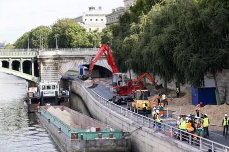 5000 tonnes de sable sont arrivées par le Seine pour Paris Plage 