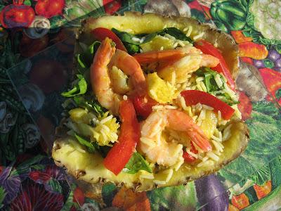 Salade repas tropicale ananas crevettes