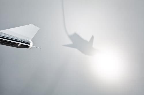 Ceci n’est pas un Mirage luminaire par Francis Chabloz